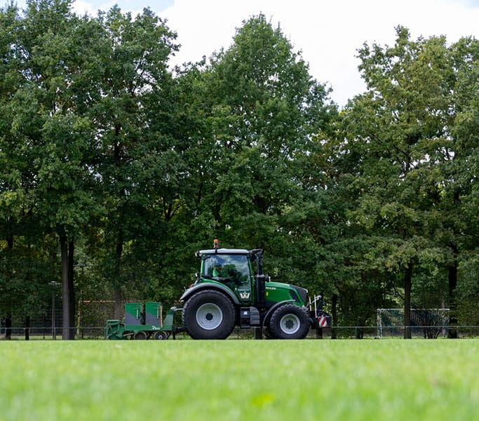 Tractor van Van Wijlen fotografie voor de website en bedrijfsartikel in een magazine door Kirsten Oomen fotografie